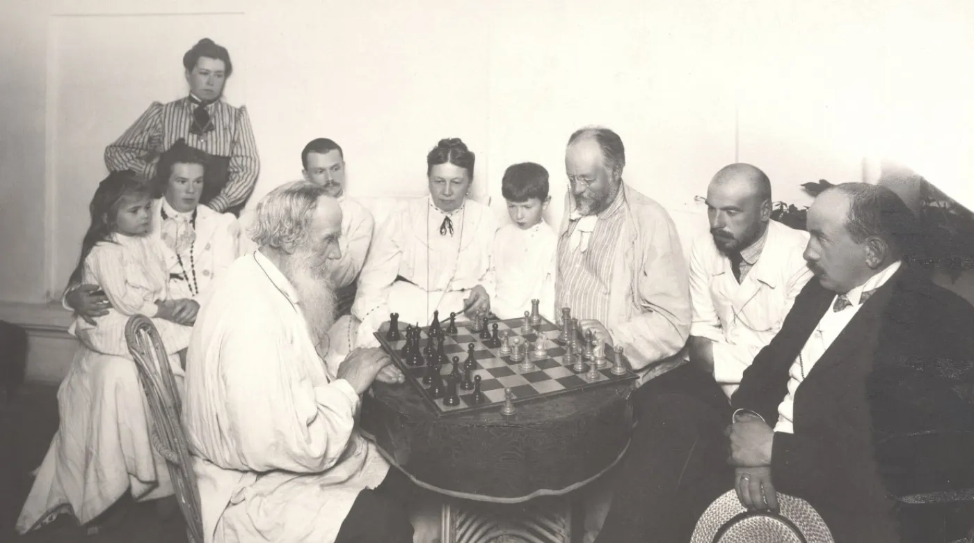 Лев Толстой за шахматами