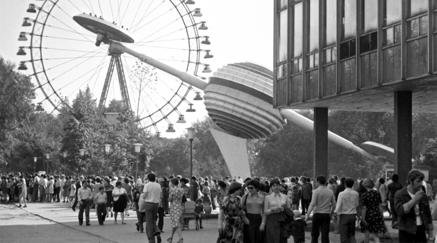 Аттракционы в парке Горького, 1979