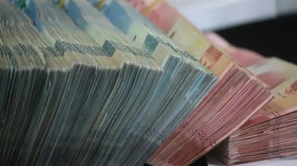 Пачки денег