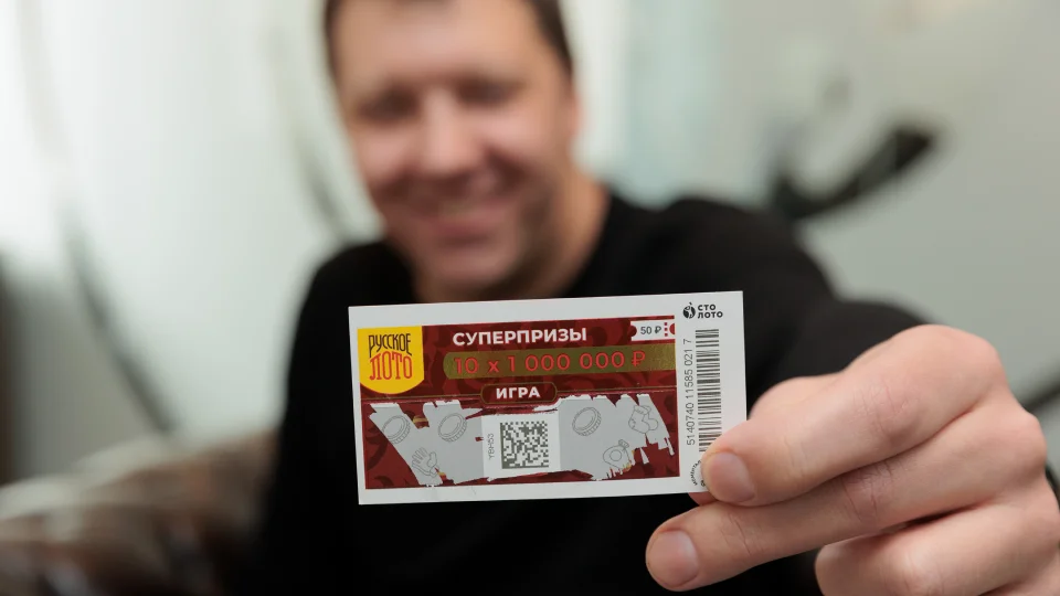 Билет моментальной лотереи с выигрышем в 1 млн рублей