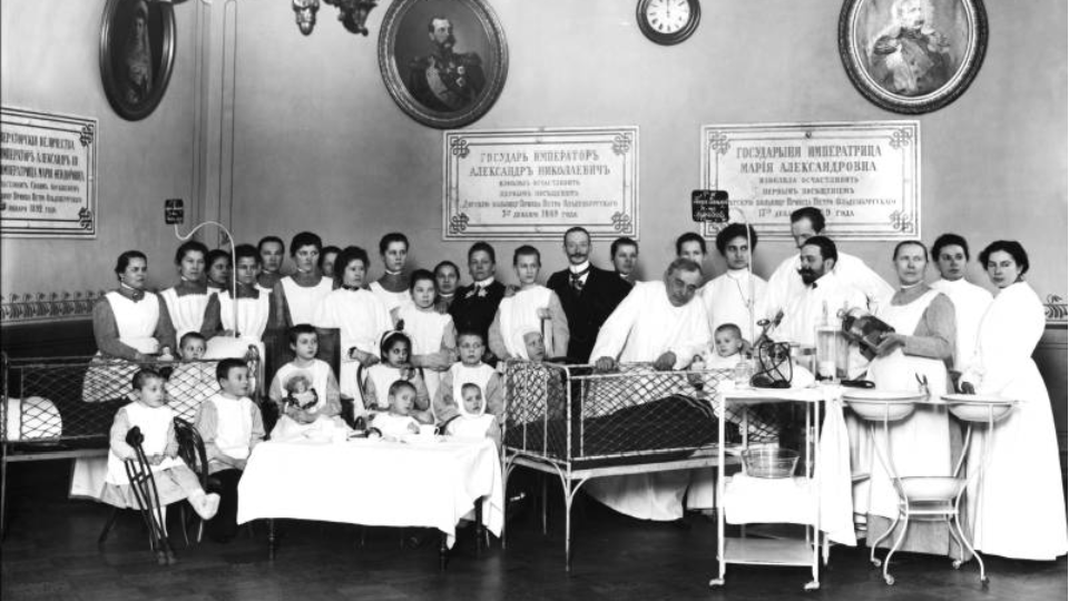 Врачи и дети в детской больнице начало 20 века