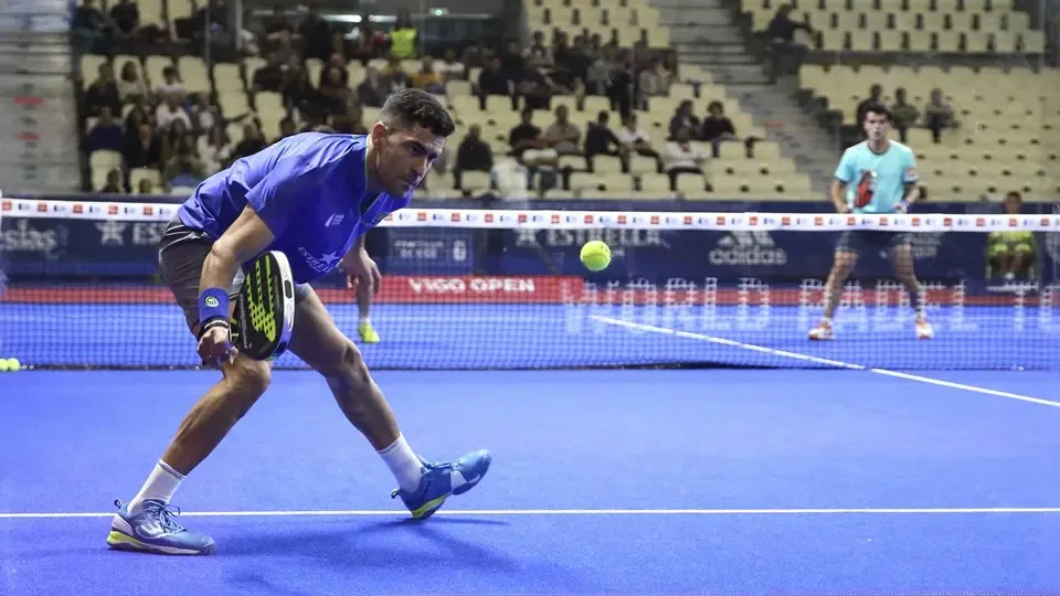 Отбивание мяча в паделе