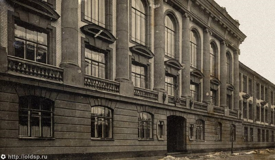 Вторая гимназия в Петербурге, 1913 год, здесь проходил розыгрыш
