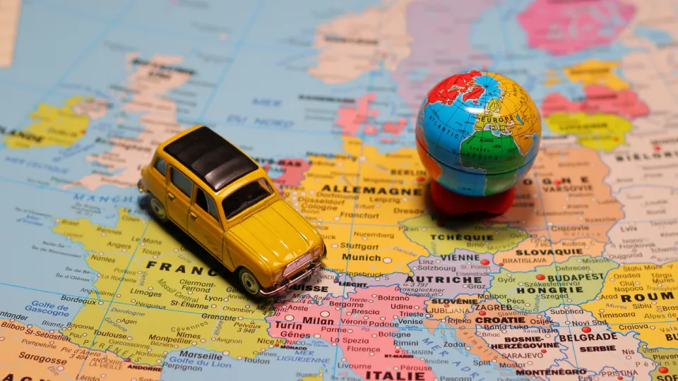 Автомобиль и карта