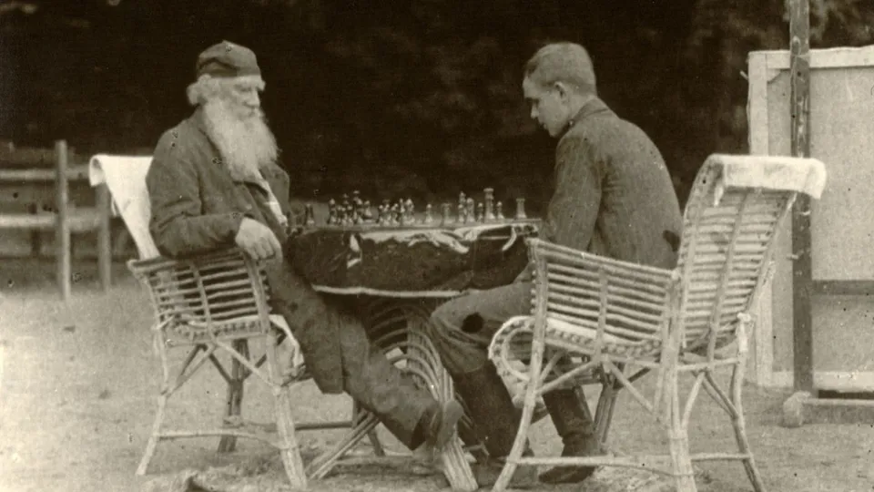 Лев Толстой играет в шахматы с В.В. Чертковым