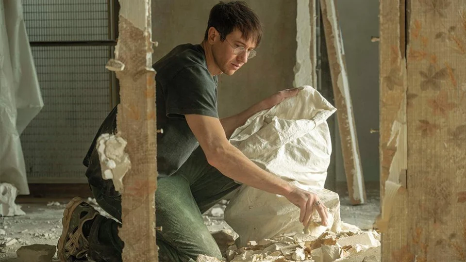 Кадр из фильма «На работе» - 2025