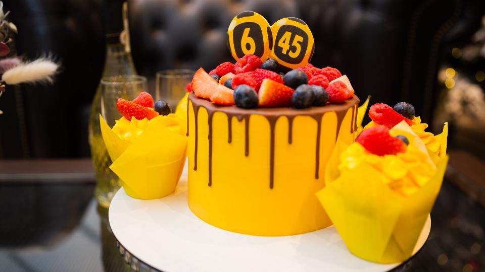 Торт для победителя лотереи «Спортлото «6 из 45» Торт для победителя лотереи «Спортлото «6 из 45»