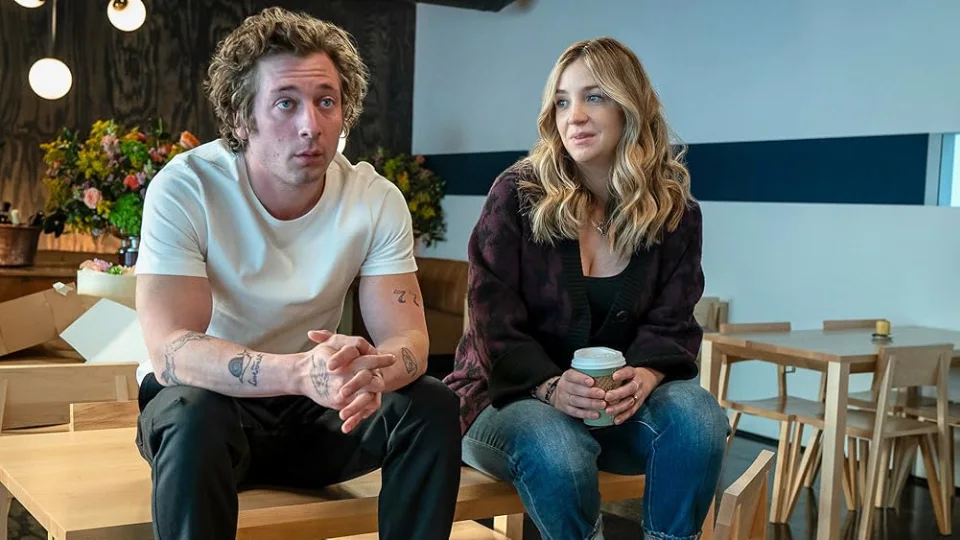 Кадр из 3 сезона сериала «Медведь» Кадр из 3 сезона сериала «Медведь»