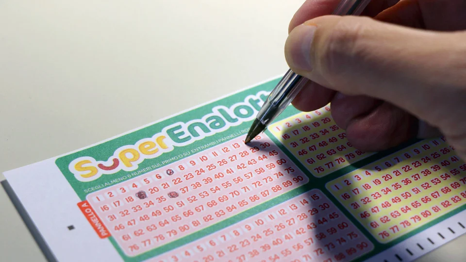 Билет лотереи SuperEnalotto