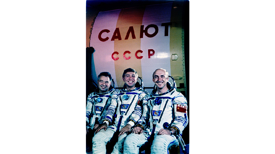 Экипаж космического корабля «Союз Т-14» Экипаж космического корабля «Союз Т-14»