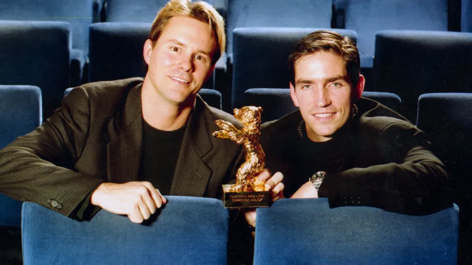 Актёры Уилл Уоллес (слева) и Джим Кэвизел с 